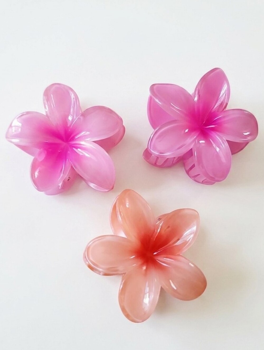 Hawaiian Flower Hair Claw Clips Set Of 3 NWOT